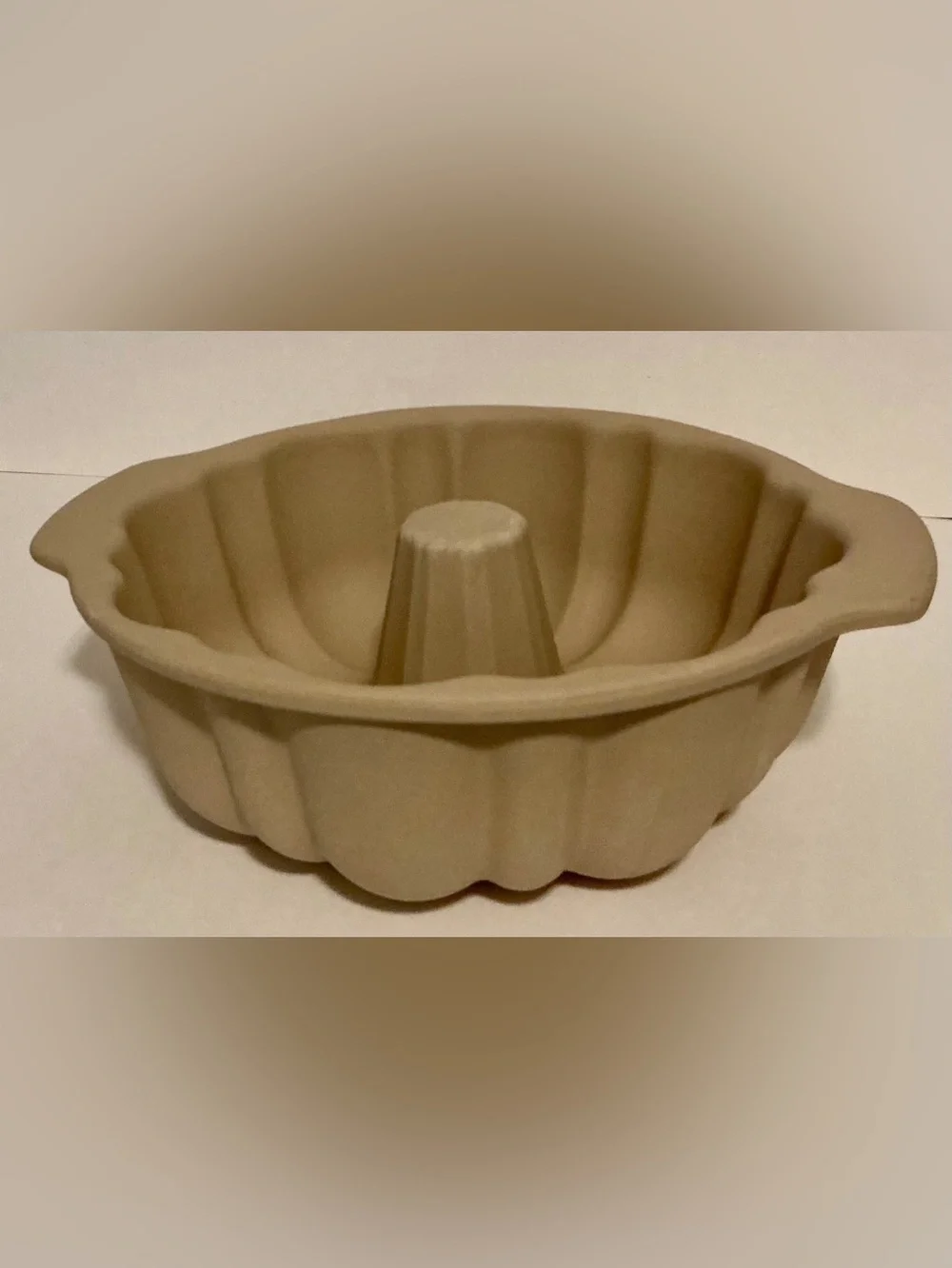 Pampered Chef Family Heritage Stoneware Fluted Bundt Cake Pan Stone Bakeware 10